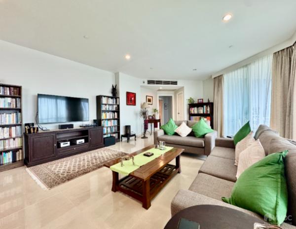 Luxury condo, Watermark Tower A, 3 bedrooms, river view, in the heart ...